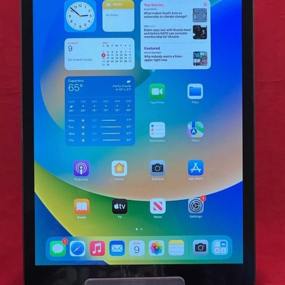 Ipad - Picture 2 of 2